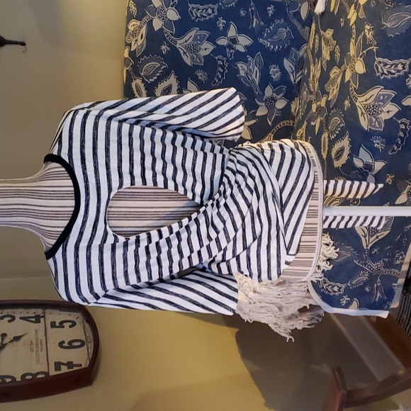 GAP wrap tee - Picture 3 of 4